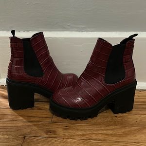 Urban Outfitters Chelsea Maroon boots Size 7
